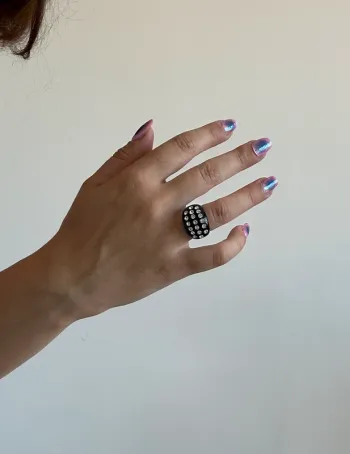 Bague noire à strass années 2000 y2k