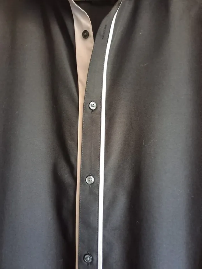 Chemise home noire Celio 41/42 L super état - photo numéro 3