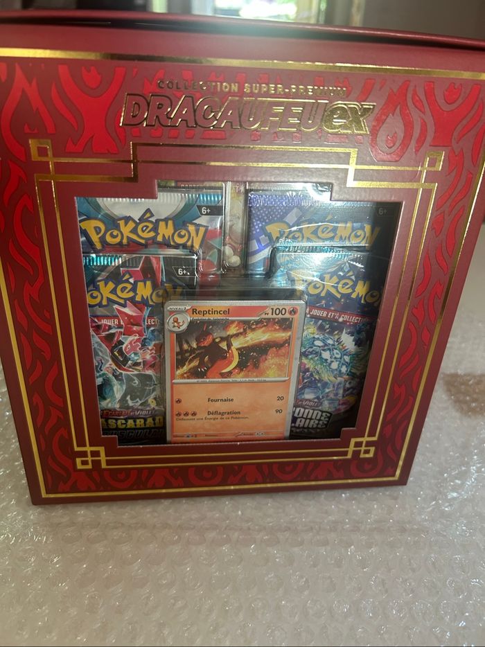 Coffret premium Dracaufeu avec figurine - photo numéro 2