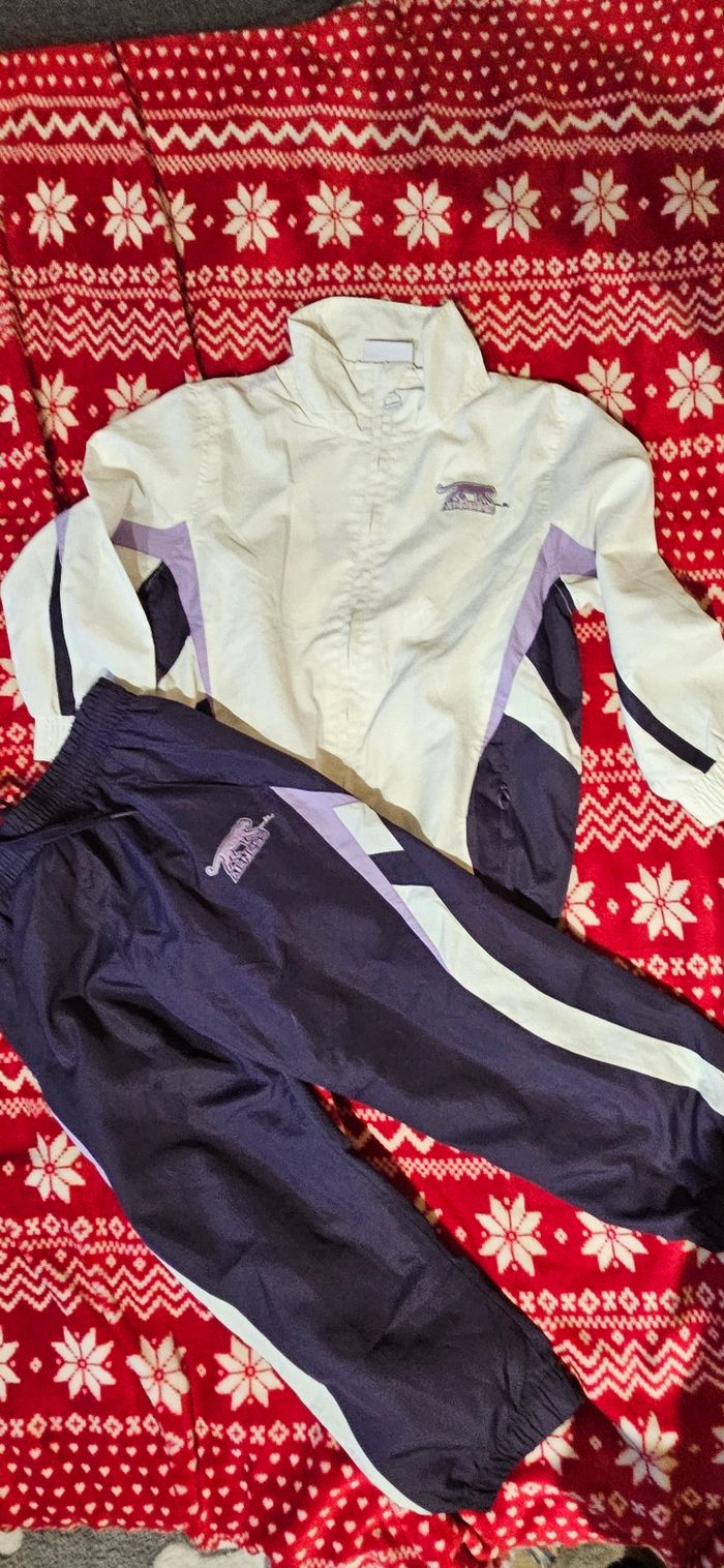 Enseble jogging marque airness( taille 5 ans)