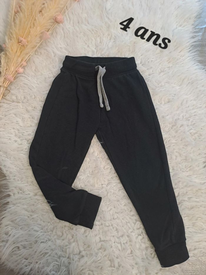 Jogging noir kiabi 4ans