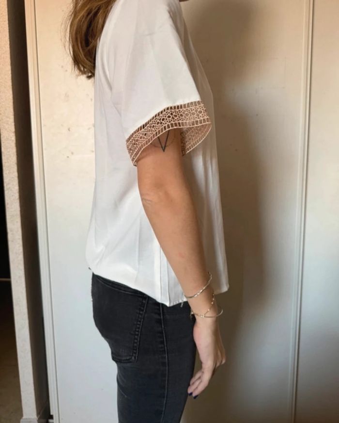 Blouse blanche col V - photo numéro 2