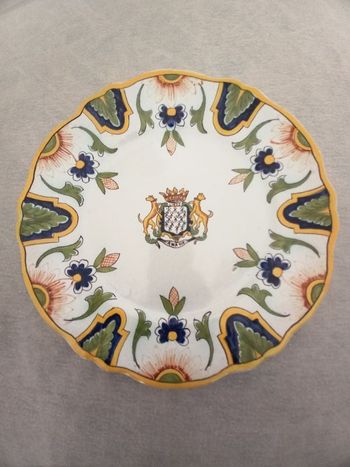 Assiette décor armoirie de Bretagne