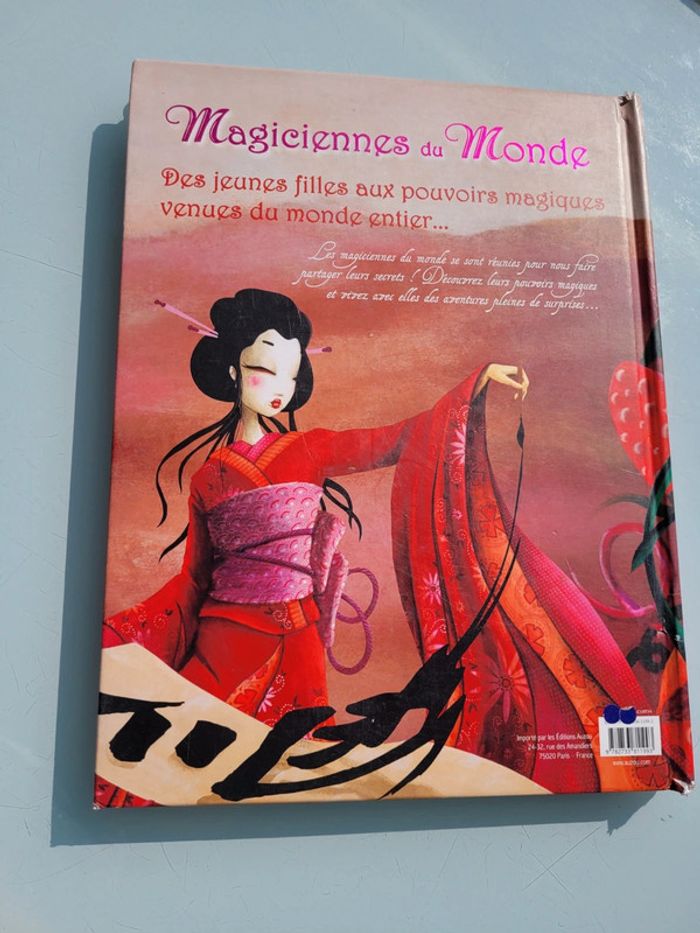 Très beau livre grand format Magiciennes du Monde (64) - photo numéro 18
