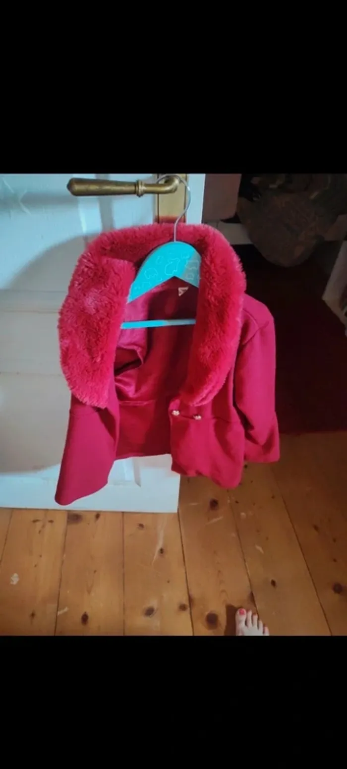Manteau Rouge Fille – Taille 3 Ans – Effet Fourrure Doux et Élégant