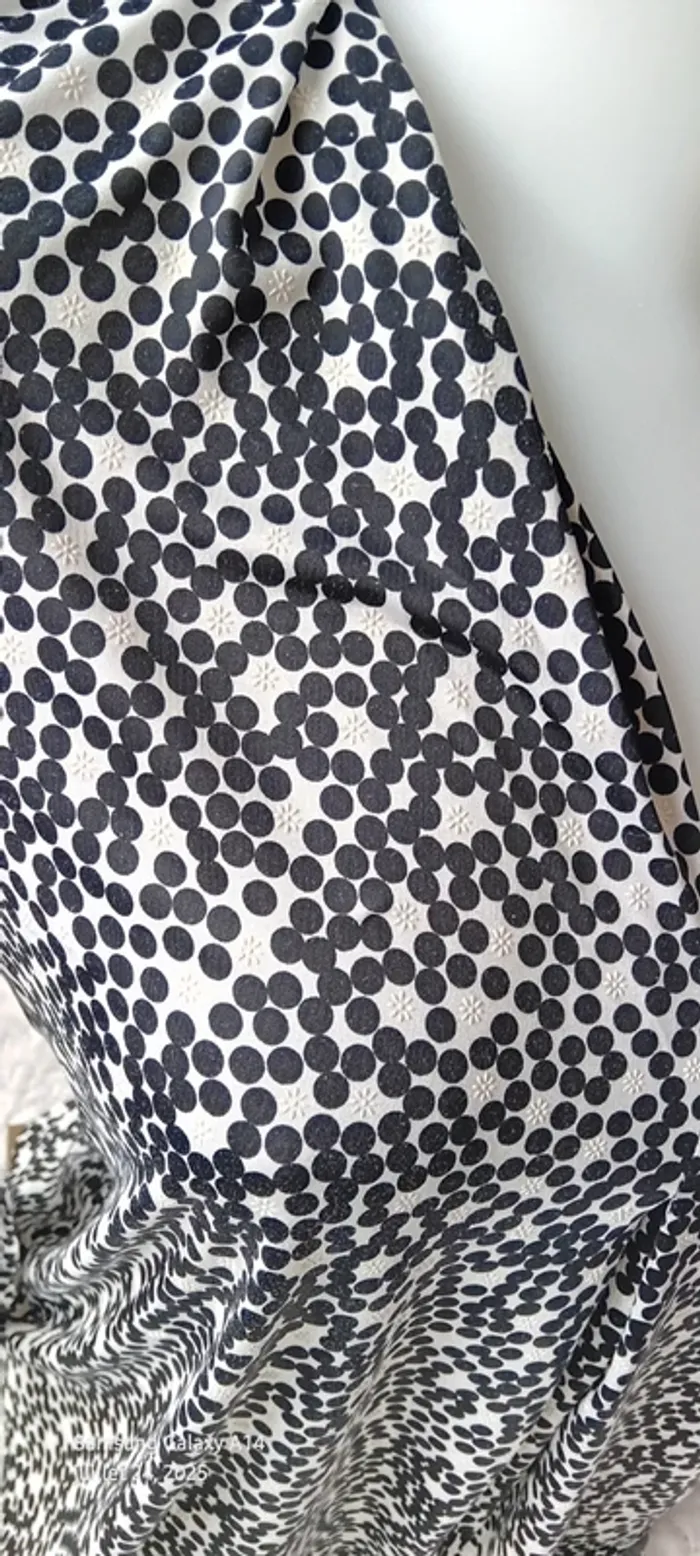 Blouse fluide manches 3/4 col V motif pois et fleurs en relief noir et blanc femme L cache cache - photo numéro 5