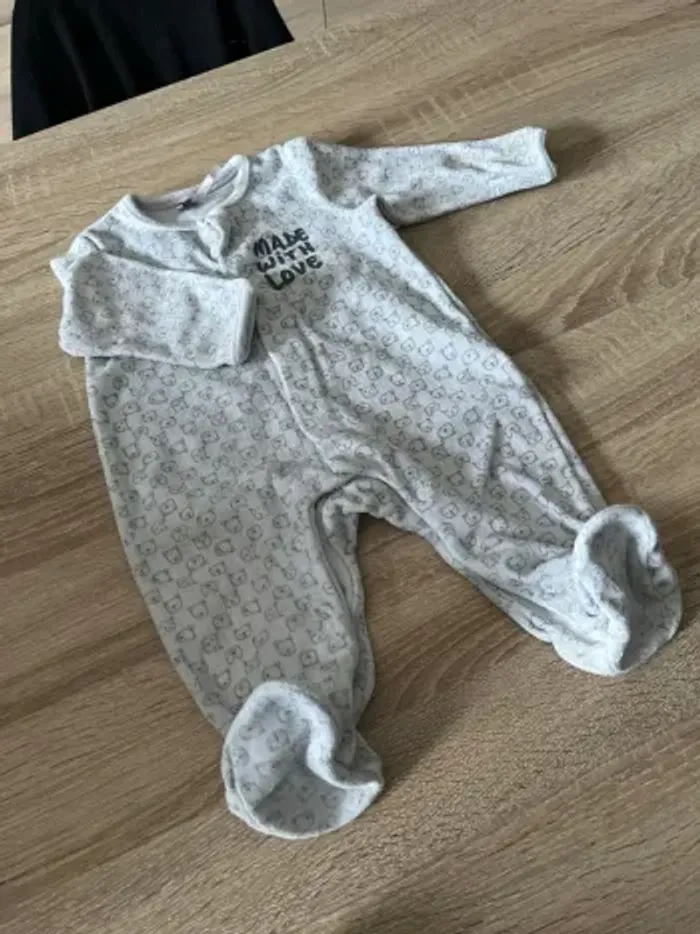 Lot pyjamas 6 mois - photo numéro 4