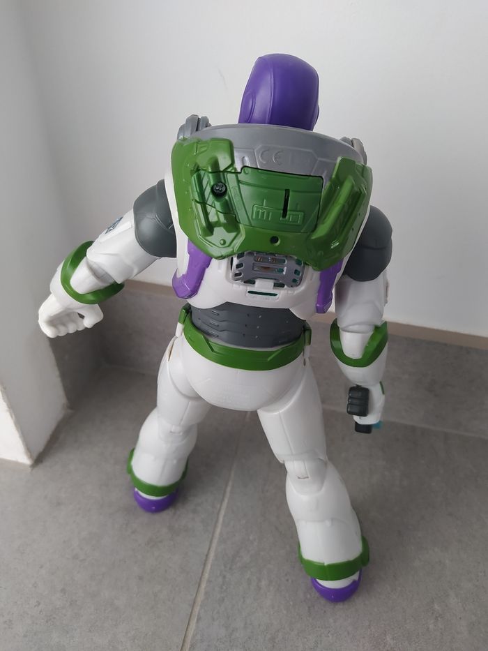 Buzz l'éclair électronique - photo numéro 2