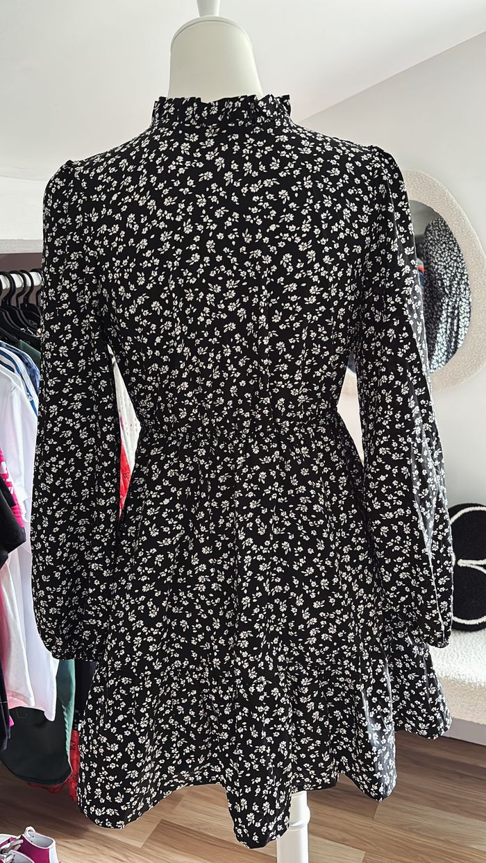 Robe patineuse fleuries évasée Shein T36 - photo numéro 2