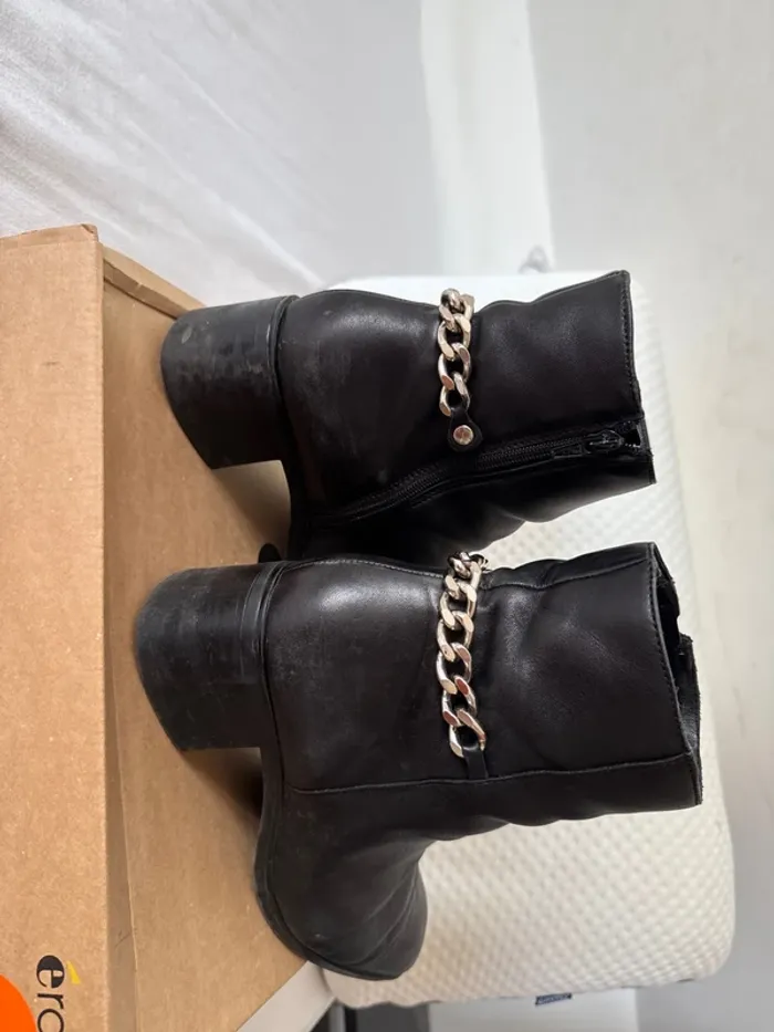 Chaussures avec chaînette - photo numéro 3