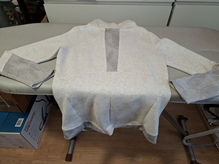 Beau sweat chaud de randonnée femme Quechua S poche ventrale + sous poche sécurisée comme neuf - photo numéro 6