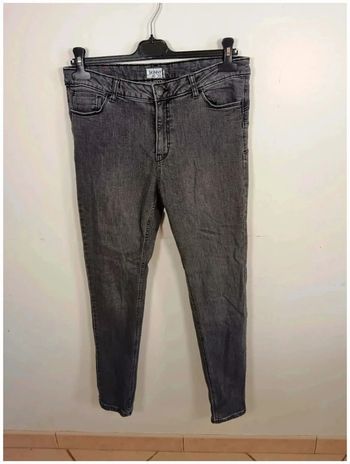 C22 jeans gris kiabi 40