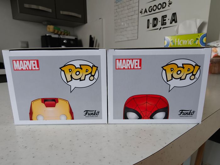 Lot de 2 Funko pop Marvel WEB Iron man 616 & Spiderman 617 (Exclu Disney Park) - photo numéro 5