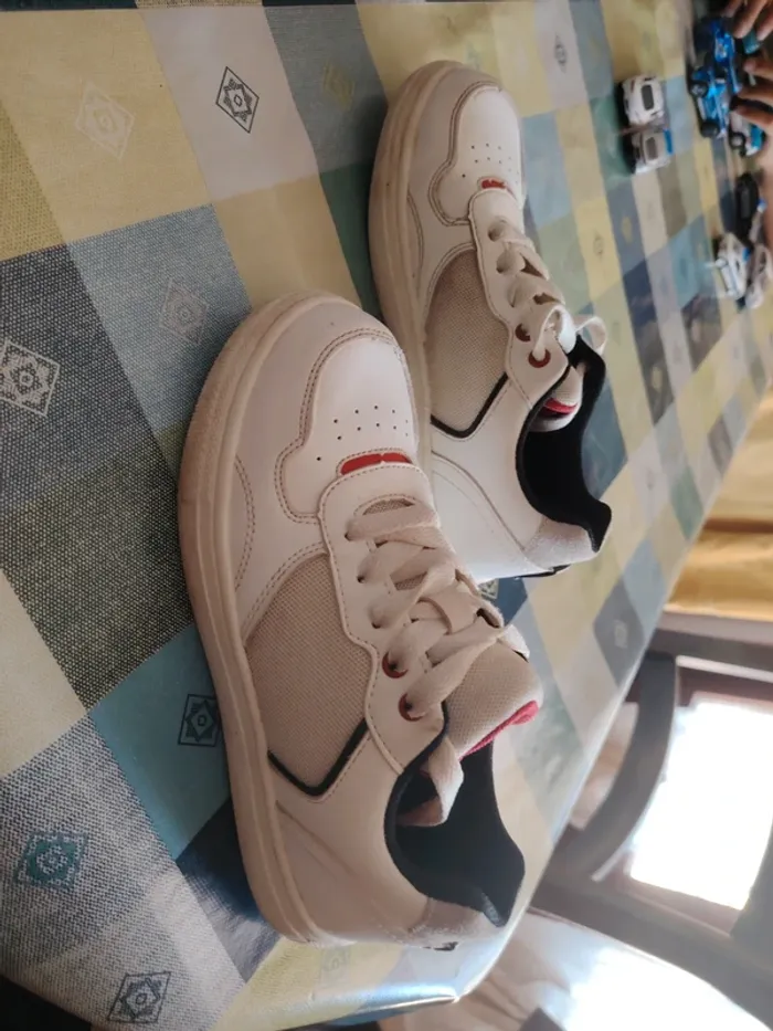 Baskets blanches pointure 33 - photo numéro 4