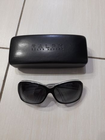 Lunettes de soleil Ralph Lauren
Très bon état