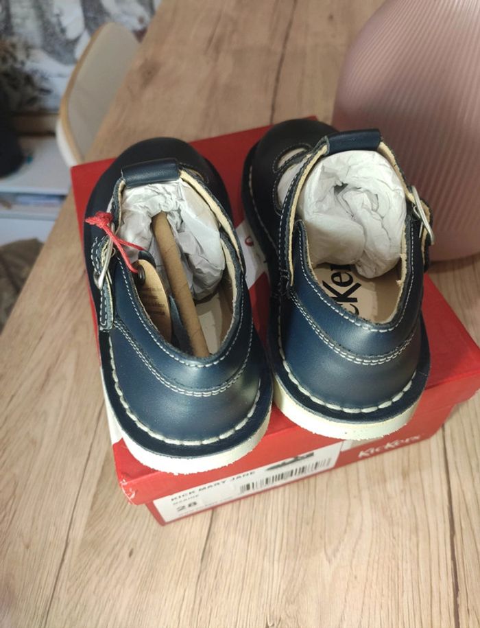 chaussures sandales cuir kickers neuves 28
Idéal pour la rentrée scolaire - photo numéro 4