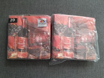38  serviettes en papier bouteilles de vin grappe de raisins