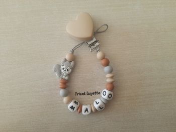 Attache tétine écureuil