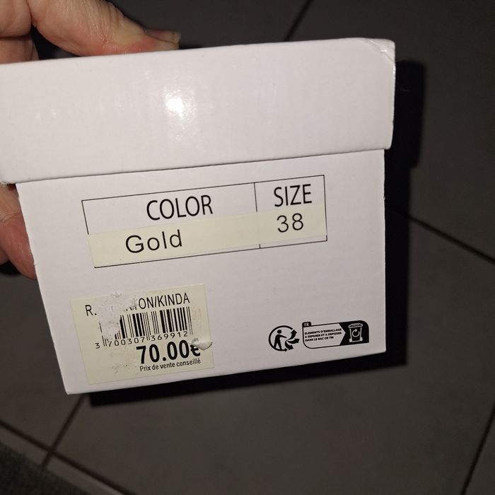Ballerines  couleur doré  neuves - photo numéro 3