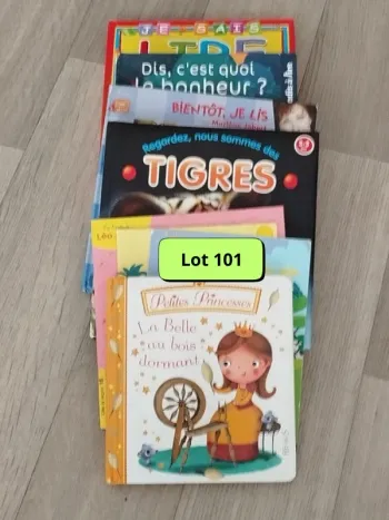 Lot de 8 jolis livres pour les tout petits L101