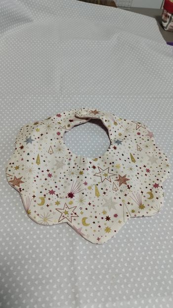 Bavoir fleur  fille