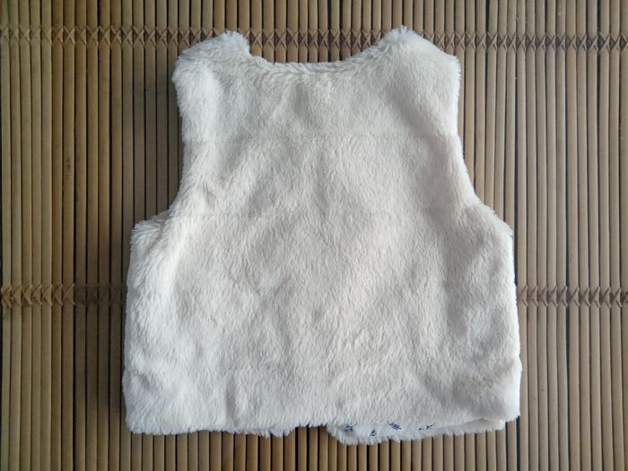 Gilet sans manches fausse fourrure 3 ans - photo numéro 4