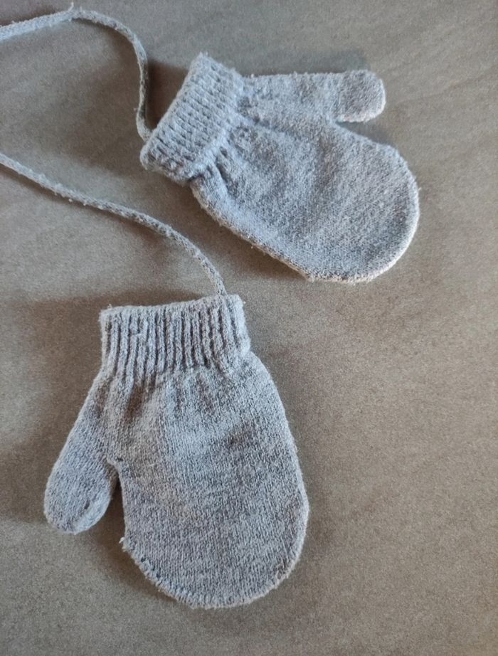 Moufles bébé grises - photo numéro 3