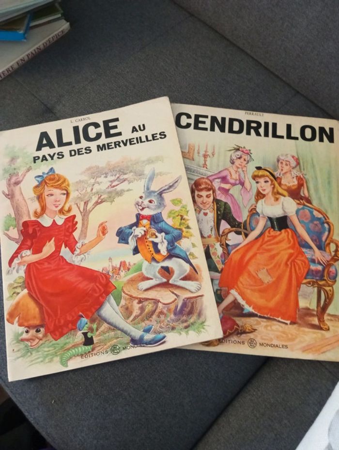 Deux livres anciens de Charles Perrault.1964