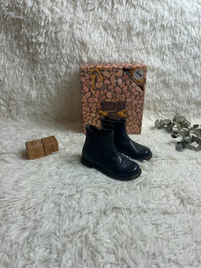 Paire de bottine Marine taille 24 Stones and Bones