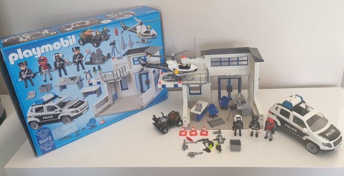 Caserne de police playmobil avec hélicoptère - photo numéro 5