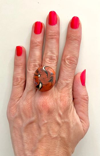 Bague ronde style baroque fait main marron et blanc cassé + noir - taille 54