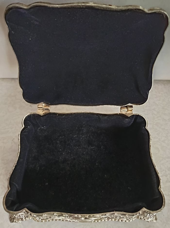 Boîte à bijoux ancienne en métal argenté (intérieur velours noir, dessous bleu) - photo numéro 4