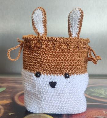 Sachet lapin pour la chasse aux œufs.