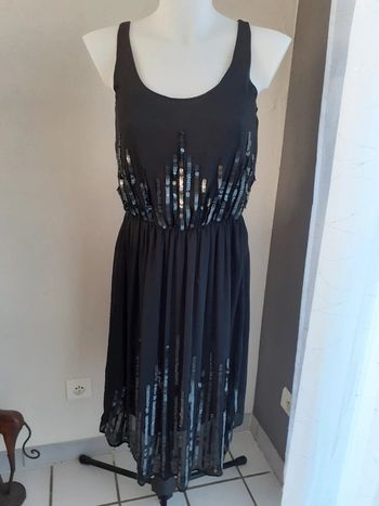 Jolie robe noire sequins t 38 pimkie