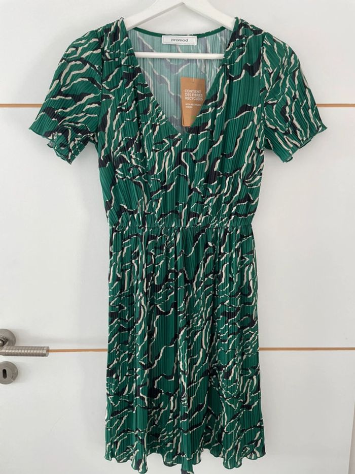 Robe verte plissée XS Promod - photo numéro 2