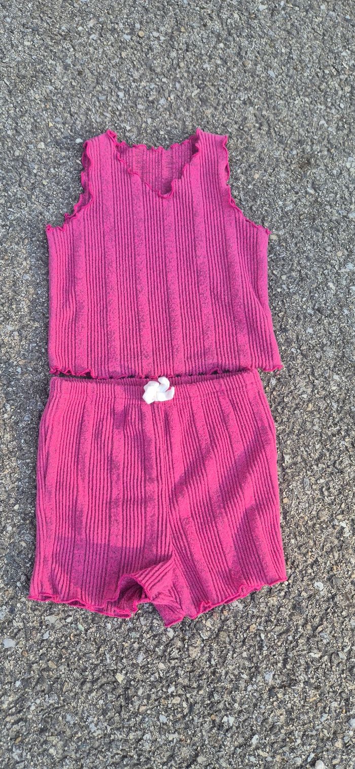 Lot vêtements débardeurs et short - photo numéro 9