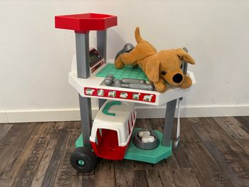 Chariot cabinet vétérinaire jouet avec chien en très bon état 