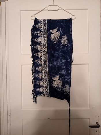 Paréo bleu marine à motifs poissons