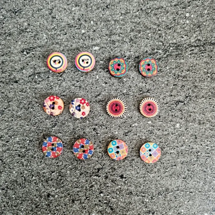Lot de 12 boutons en bois vintage