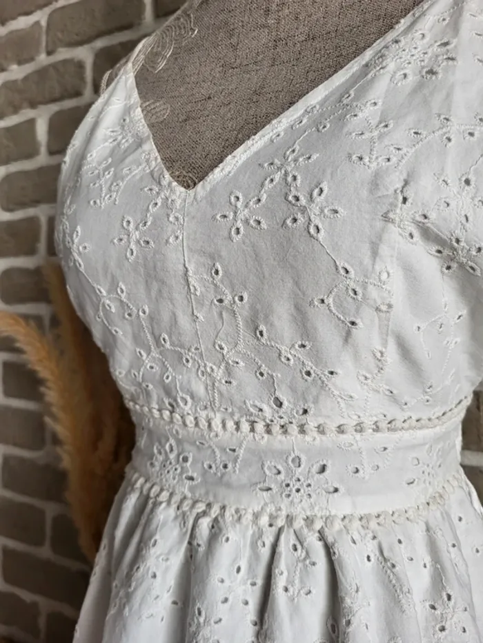 Robe romantique broderies anglaises et magnifique dos nu Pimkie - Neuve avec étiquette - photo numéro 8