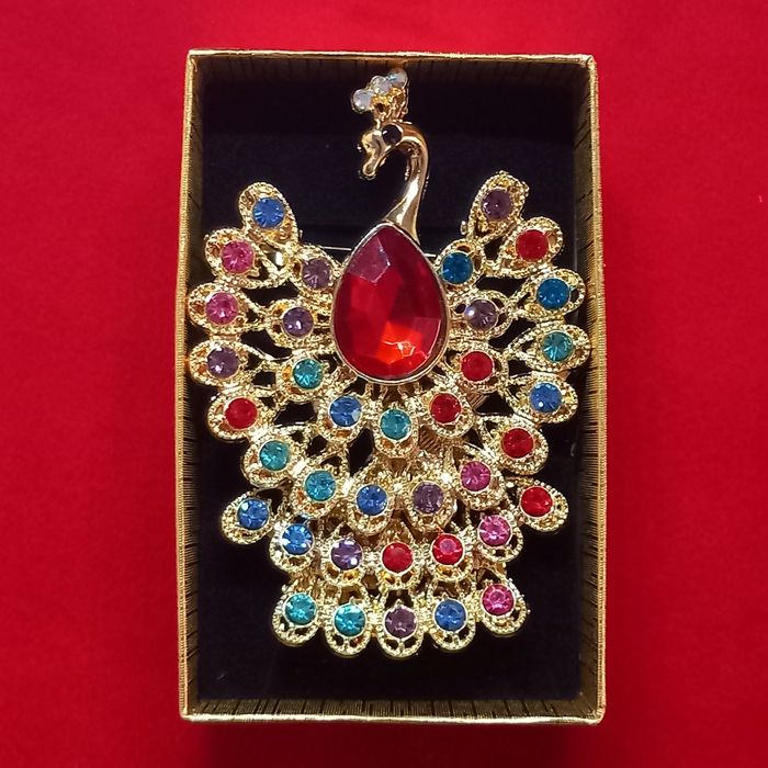 Broche paon en métal doré et strass - photo numéro 9