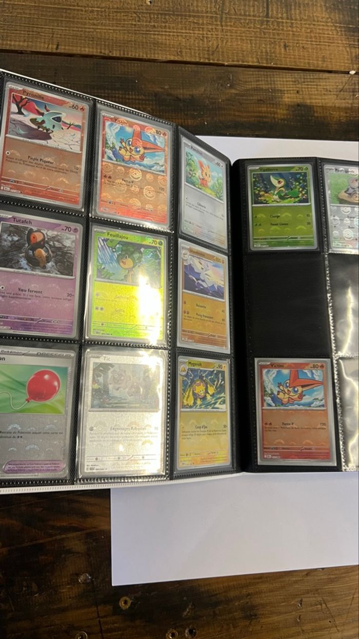 Classeur collection Pokémon FR,JP et CH.