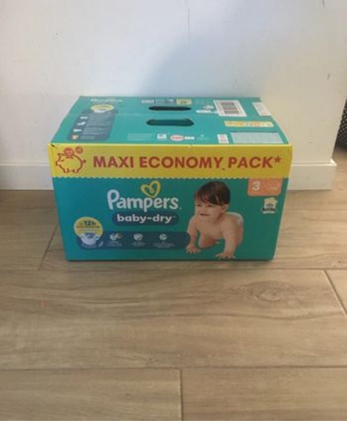 136 couches Pampers baby dry taille 3