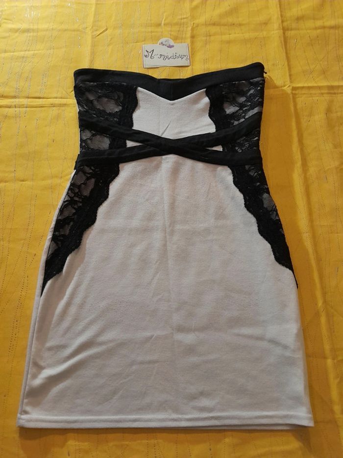 Petite robe 36 / S sans bretelles blanche à dentelle noire