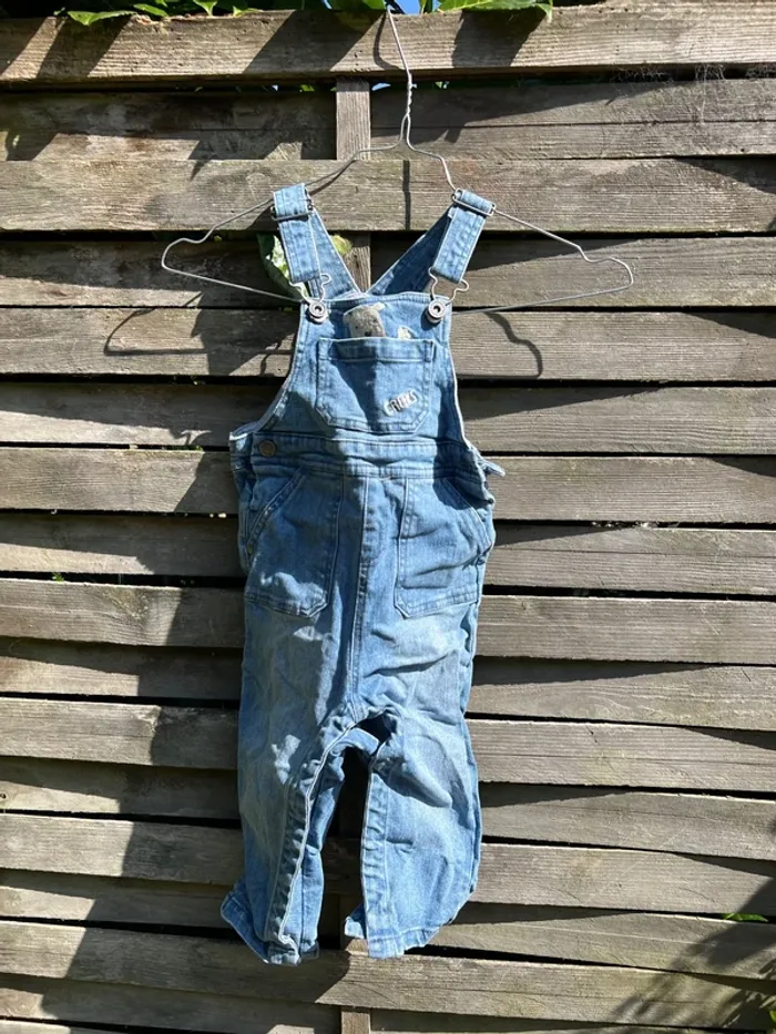 Salopette en jean Creeks en taille 24 mois, parfait pour les petits bouts. - photo numéro 3
