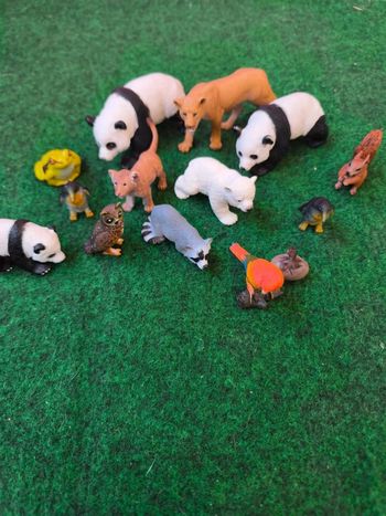 Lot de 14 figurines animales