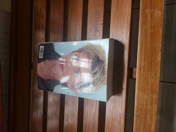 Livre signe suspect - photo numéro 5