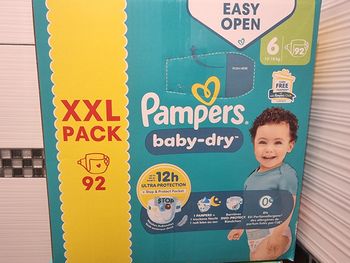 92 couches Pampers taille 6