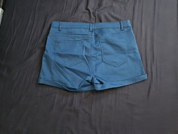 Short bleu