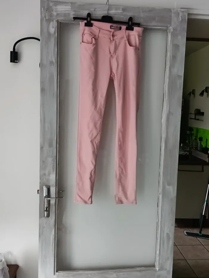 Magnifique jean rose pâle taille 36